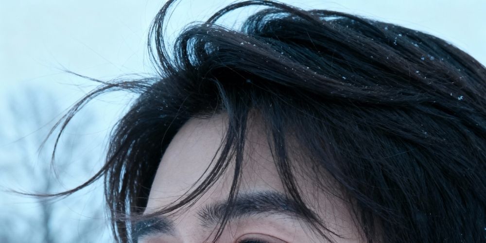 Cheveux homme exposés au froid hivernal et stress thermique